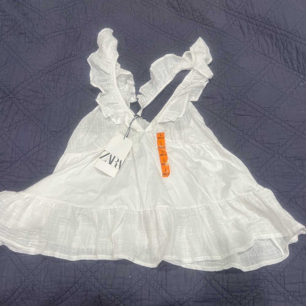 White Zara babydoll top with ruffles. Size: L #feminine #babydoll
BNWT